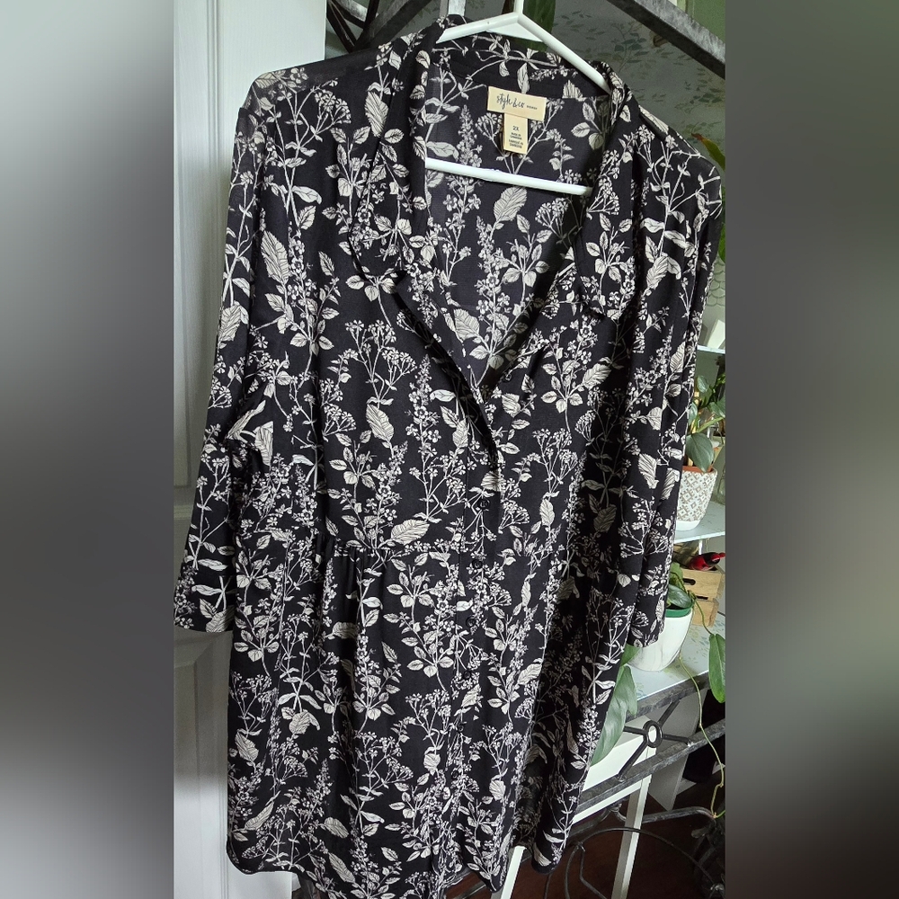 2x Floral Black and Cream Long Sleeve Tunic